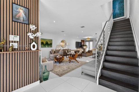 Снять в аренду таунхаус в Дорал, Флорида 4 спальни, 215.25м2, № 2066715 - фото 7