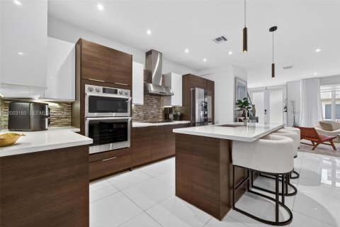 Снять в аренду таунхаус в Дорал, Флорида 4 спальни, 215.25м2, № 2066715 - фото 18