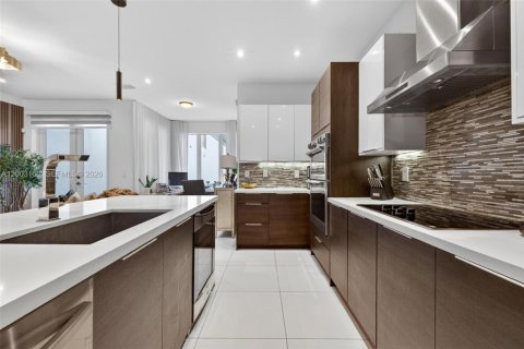 Снять в аренду таунхаус в Дорал, Флорида 4 спальни, 215.25м2, № 2066715 - фото 14