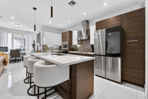 Снять в аренду таунхаус в Дорал, Флорида 4 спальни, 215.25м2, № 2066715 - фото 13