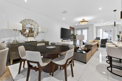 Снять в аренду таунхаус в Дорал, Флорида 4 спальни, 215.25м2, № 2066715 - фото 12