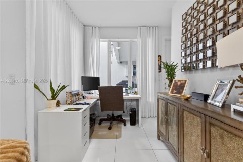 Снять в аренду таунхаус в Дорал, Флорида 4 спальни, 215.25м2, № 2066715 - фото 22