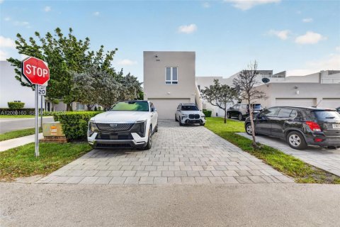 Снять в аренду таунхаус в Дорал, Флорида 4 спальни, 215.25м2, № 2066715 - фото 28