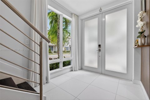 Снять в аренду таунхаус в Дорал, Флорида 4 спальни, 215.25м2, № 2066715 - фото 5