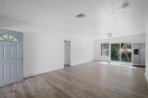 Villa ou maison à louer à Miami, Floride: 2 chambres, 116.22 m2 № 2024758 - photo 6