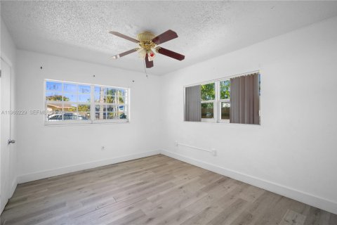 Villa ou maison à louer à Miami, Floride: 2 chambres, 116.22 m2 № 2024758 - photo 15