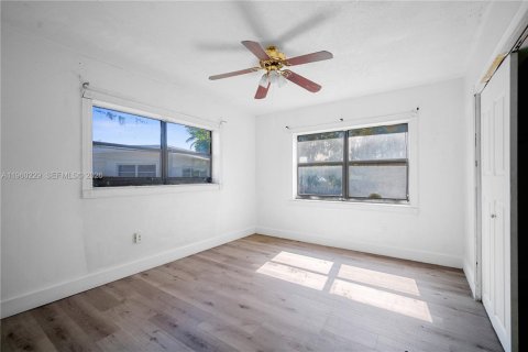 Villa ou maison à louer à Miami, Floride: 2 chambres, 116.22 m2 № 2024758 - photo 18