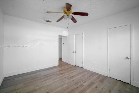 Villa ou maison à louer à Miami, Floride: 2 chambres, 116.22 m2 № 2024758 - photo 16