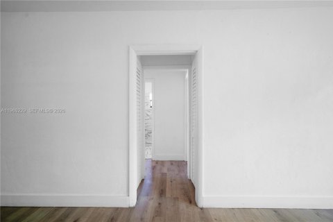 Villa ou maison à louer à Miami, Floride: 2 chambres, 116.22 m2 № 2024758 - photo 14