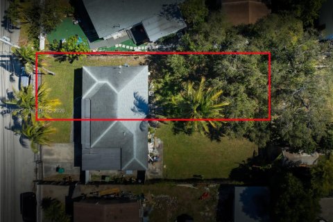 Villa ou maison à louer à Miami, Floride: 2 chambres, 116.22 m2 № 2024758 - photo 28