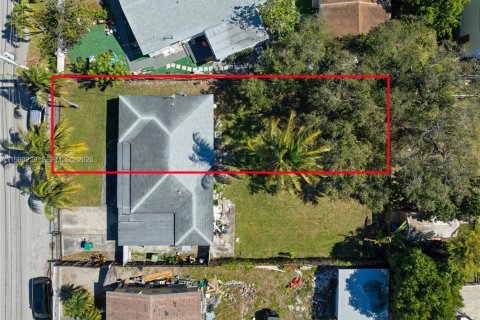 Villa ou maison à louer à Miami, Floride: 2 chambres, 116.22 m2 № 2024758 - photo 3