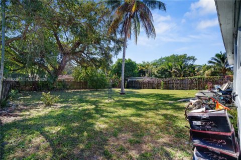 Villa ou maison à louer à Miami, Floride: 2 chambres, 116.22 m2 № 2024758 - photo 22