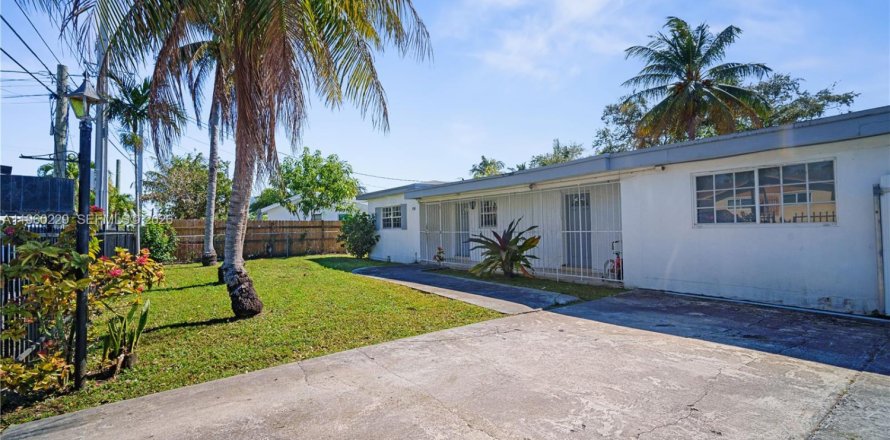 Villa ou maison à Miami, Floride 2 chambres, 116.22 m2 № 2024758