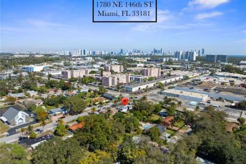 Villa ou maison à louer à Miami, Floride: 2 chambres, 116.22 m2 № 2024758 - photo 2