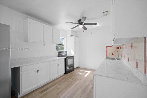 Villa ou maison à louer à Miami, Floride: 2 chambres, 116.22 m2 № 2024758 - photo 8