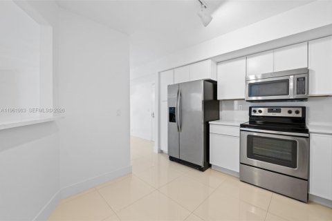 Copropriété à louer à Aventura, Floride: 2 chambres, 125.7 m2 № 2024679 - photo 14