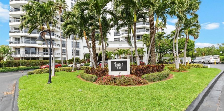 Condo à Aventura, Floride, 2 chambres  № 2024679