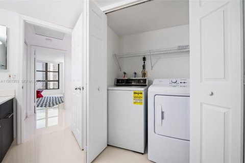 Copropriété à louer à Aventura, Floride: 2 chambres, 125.7 m2 № 2024679 - photo 24