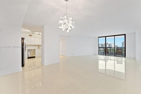 Copropriété à louer à Aventura, Floride: 2 chambres, 125.7 m2 № 2024679 - photo 5