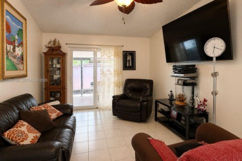 Купить виллу или дом в Хайалиа, Флорида 3 спальни, 118.36м2, № 2254010 - фото 9