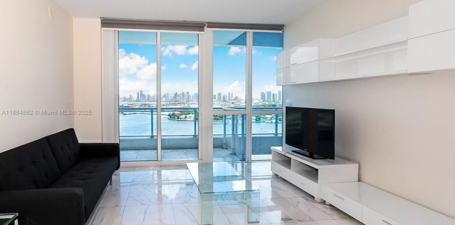 Condominio en Miami Beach, Florida, 2 dormitorios № 1932430