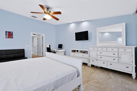 Villa ou maison à vendre à Saint Petersburg, Floride: 4 chambres, 271.55 m2 № 2431812 - photo 21