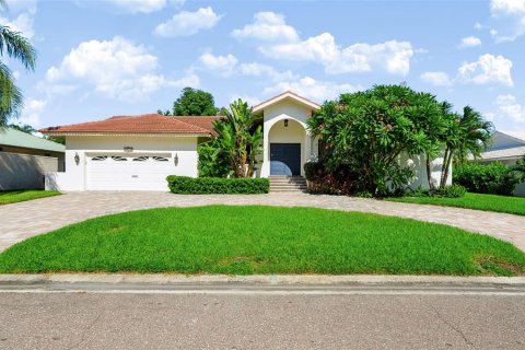 Villa ou maison à vendre à Saint Petersburg, Floride: 4 chambres, 271.55 m2 № 2431812 - photo 5