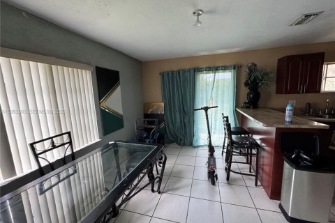 House in Florida City, Florida 4 bedrooms, 129.6 sq.m. № 2045616 - photo 3