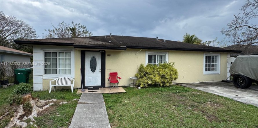 House in Florida City, Florida 4 bedrooms, 129.6 sq.m. № 2045616