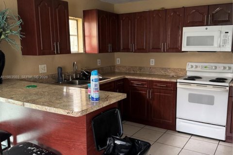 House in Florida City, Florida 4 bedrooms, 129.6 sq.m. № 2045616 - photo 5