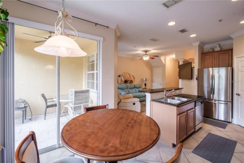 Townhouse in Four Corners, Florida 3 bedrooms, 156.63 sq.m. № 2116223 - photo 12