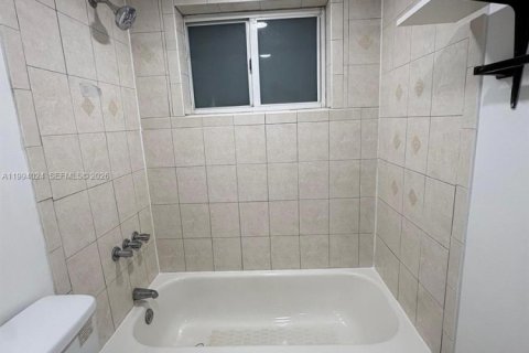 Снять в аренду кондоминиум в Помпано-Бич, Флорида 2 спальни, 87.24м2, № 2055689 - фото 11