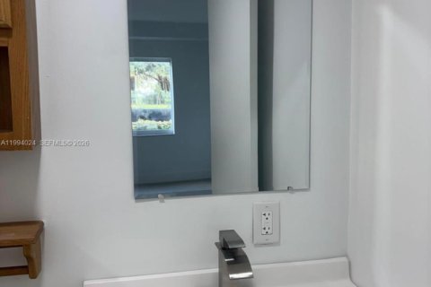 Снять в аренду кондоминиум в Помпано-Бич, Флорида 2 спальни, 87.24м2, № 2055689 - фото 9