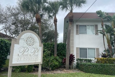 Снять в аренду кондоминиум в Помпано-Бич, Флорида 2 спальни, 87.24м2, № 2055689 - фото 1