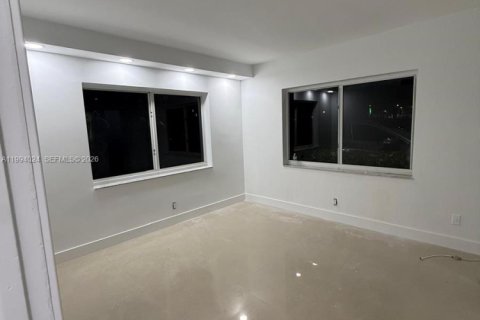 Снять в аренду кондоминиум в Помпано-Бич, Флорида 2 спальни, 87.24м2, № 2055689 - фото 4