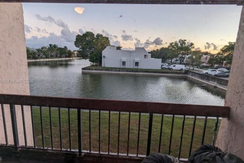 Condominio en venta en Lauderhill, Florida, 3 dormitorios, 195.09 m2 № 2044117 - foto 17