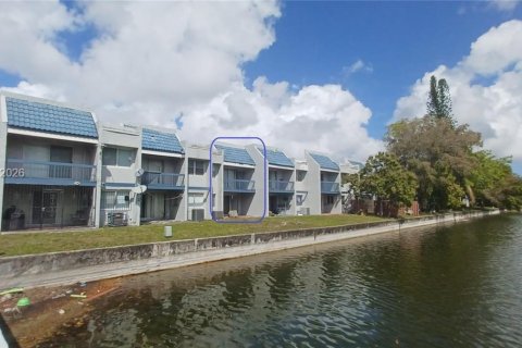 Condominio en venta en Lauderhill, Florida, 3 dormitorios, 195.09 m2 № 2044117 - foto 3