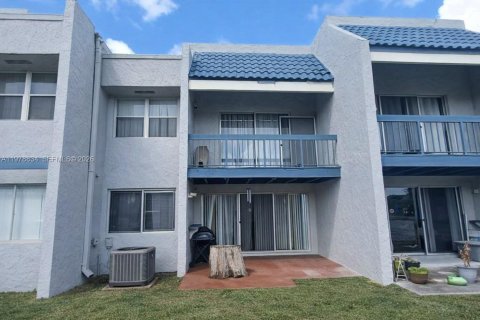 Condominio en venta en Lauderhill, Florida, 3 dormitorios, 195.09 m2 № 2044117 - foto 2