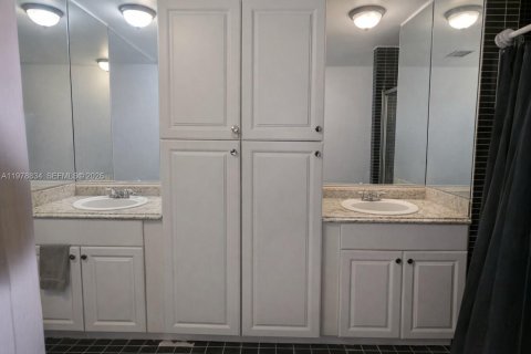 Condominio en venta en Lauderhill, Florida, 3 dormitorios, 195.09 m2 № 2044117 - foto 18
