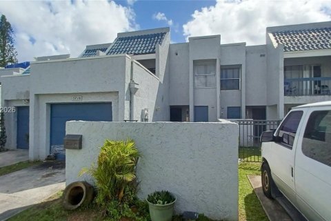 Condominio en venta en Lauderhill, Florida, 3 dormitorios, 195.09 m2 № 2044117 - foto 1