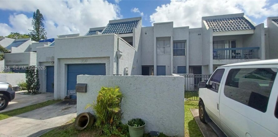 Condominio en Lauderhill, Florida, 3 dormitorios  № 2044117