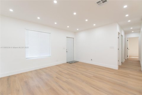 Villa ou maison à vendre à North Lauderdale, Floride: 4 chambres, 105.17 m2 № 1953807 - photo 6