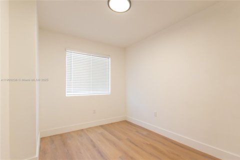 Villa ou maison à vendre à North Lauderdale, Floride: 4 chambres, 105.17 m2 № 1953807 - photo 14