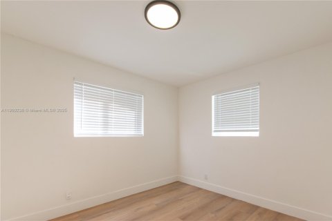 Villa ou maison à vendre à North Lauderdale, Floride: 4 chambres, 105.17 m2 № 1953807 - photo 15