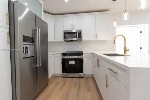 Villa ou maison à vendre à North Lauderdale, Floride: 4 chambres, 105.17 m2 № 1953807 - photo 11