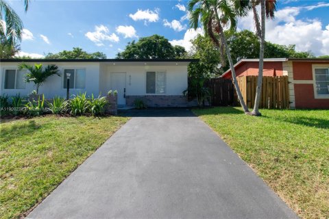 Villa ou maison à vendre à North Lauderdale, Floride: 4 chambres, 105.17 m2 № 1953807 - photo 2