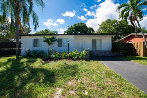 Villa ou maison à vendre à North Lauderdale, Floride: 4 chambres, 105.17 m2 № 1953807 - photo 1