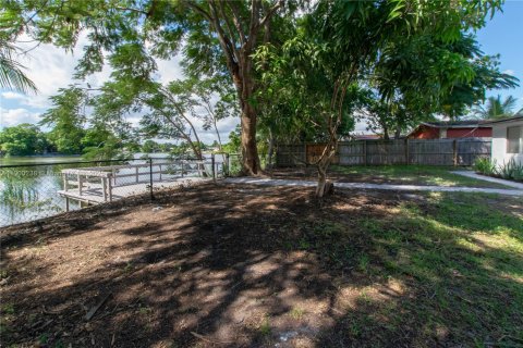 Villa ou maison à vendre à North Lauderdale, Floride: 4 chambres, 105.17 m2 № 1953807 - photo 22