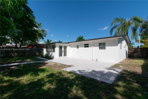 Villa ou maison à vendre à North Lauderdale, Floride: 4 chambres, 105.17 m2 № 1953807 - photo 23