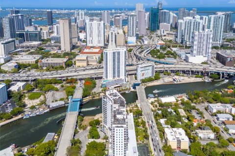 Condo in Miami, Florida, 2 bedrooms  № 1790866 - photo 5